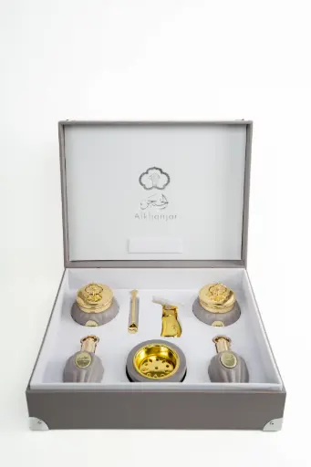 [18000083] Al Khanjar Box | Generous Edition -Gold (صندوق الخنجر - إصدار الكرم - ذهبي)